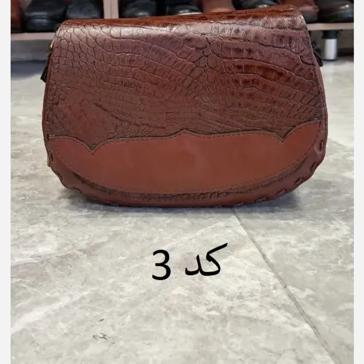 کیف دوشی چرم طبیعی گاوی ابعاد 17 در 25 زنانه